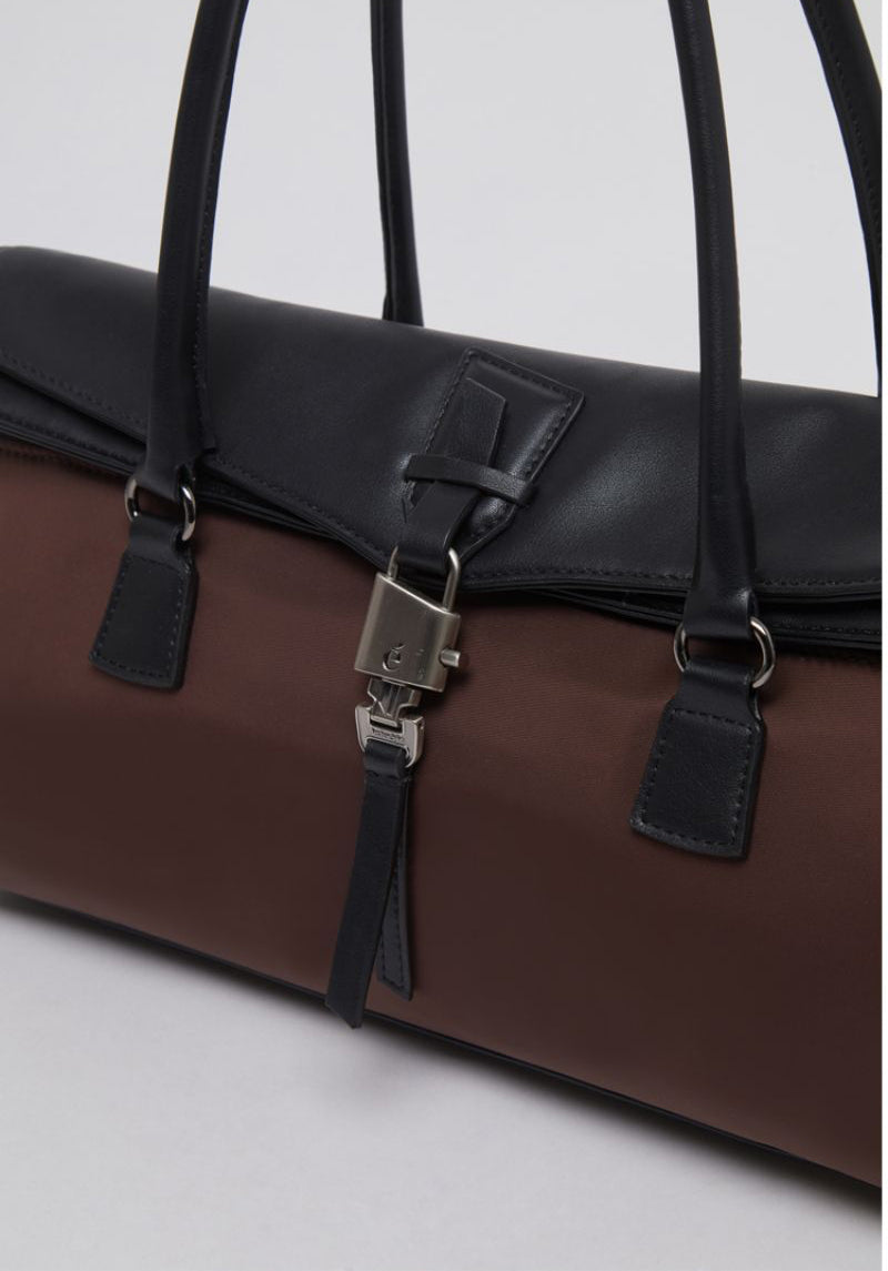 【WE ARE】Korea Archivepke different material lock bag armpit bag OVBAX24520