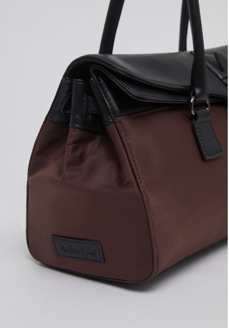 【WE ARE】Korea Archivepke different material lock bag armpit bag OVBAX24520