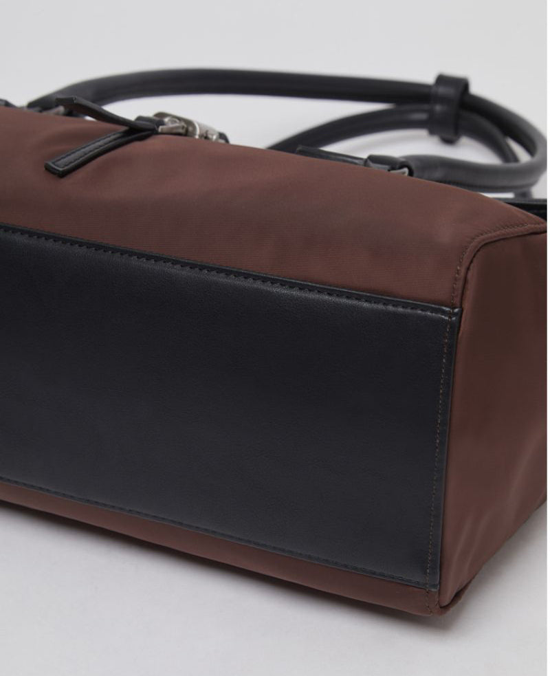 【WE ARE】Korea Archivepke different material lock bag armpit bag OVBAX24520