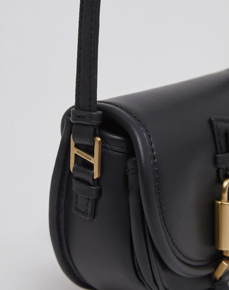 【WE ARE】Korea Archivepke Luv lock mini lock mini messenger bag OVBRX24502