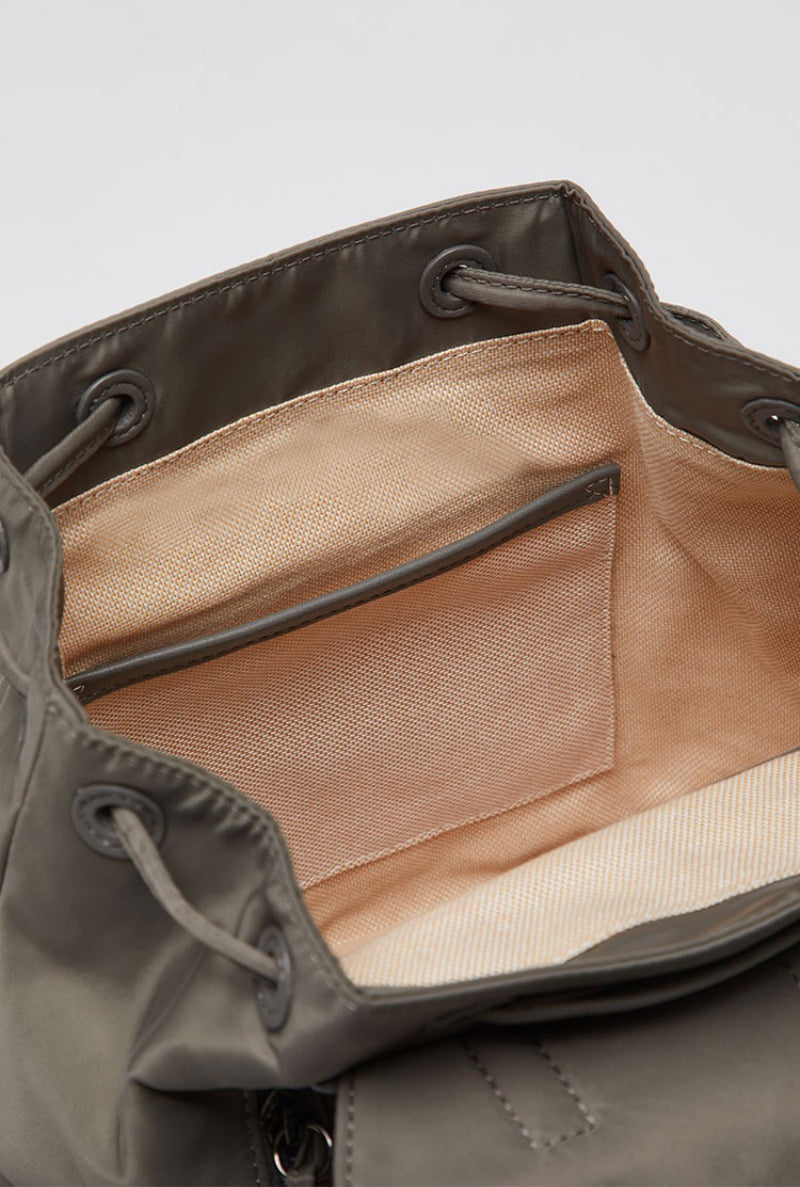【WE ARE】Korea Archivepke23 years fashion school bag hand-held backpack OVBBX25101/OVBAX23018