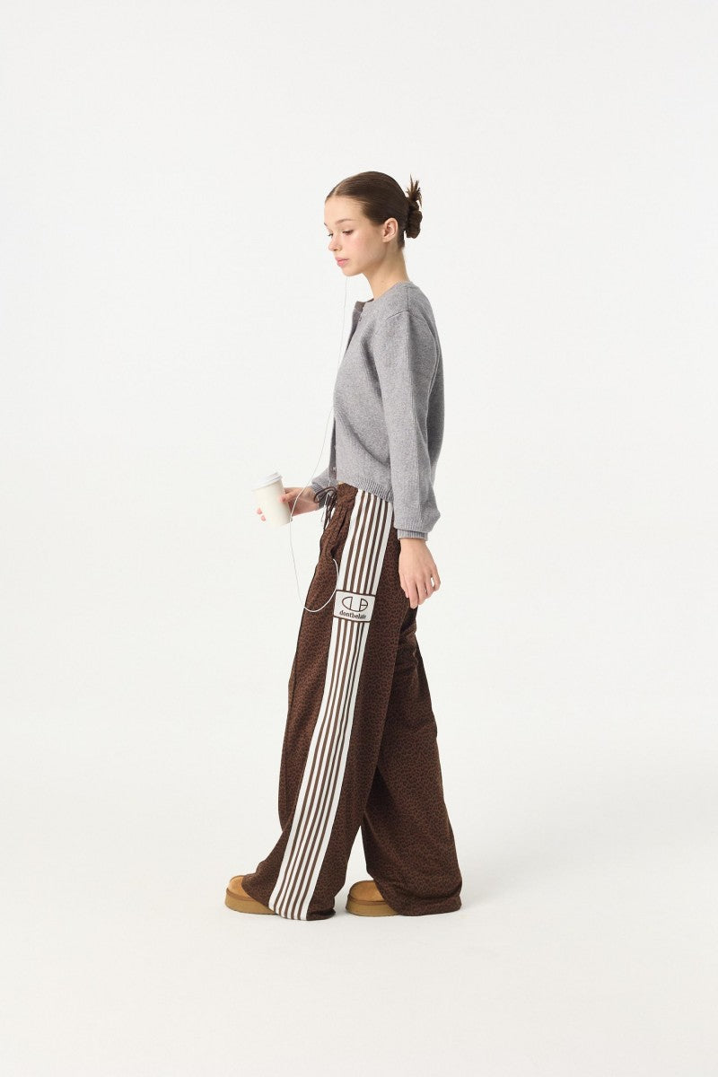 【WE ARE】韓國DONTBELATE 側logo豹紋直筒運動褲