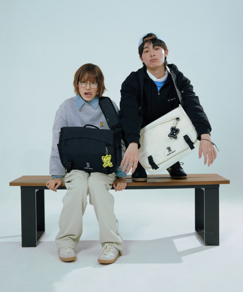 【WE ARE】Korea wacky Willy messenger bag WA2501CB01
