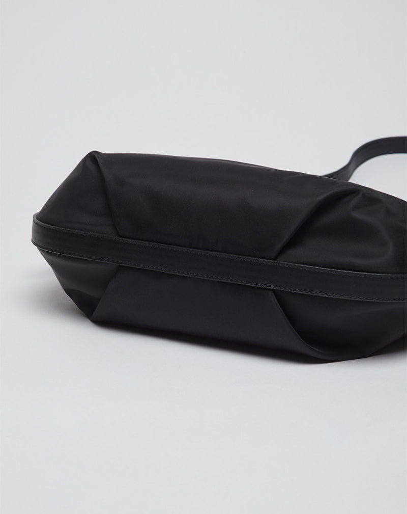 【WE ARE】韓國Archivepke Large Luv Moon bag OVBAX25114