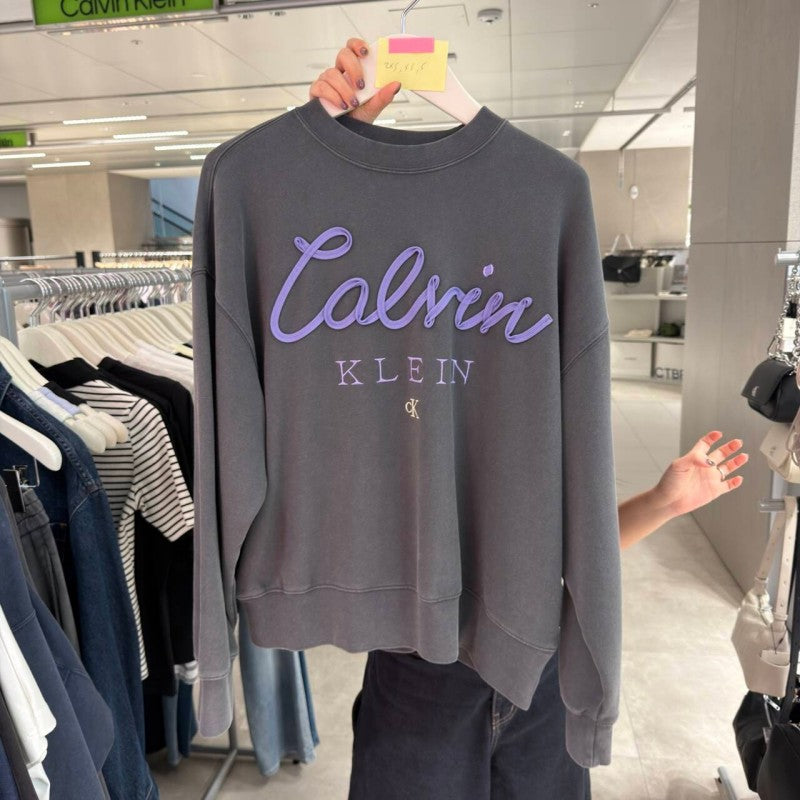 百貨款【WE ARE】韓國Calvin Klein 草寫logo落肩大學T A47H455G