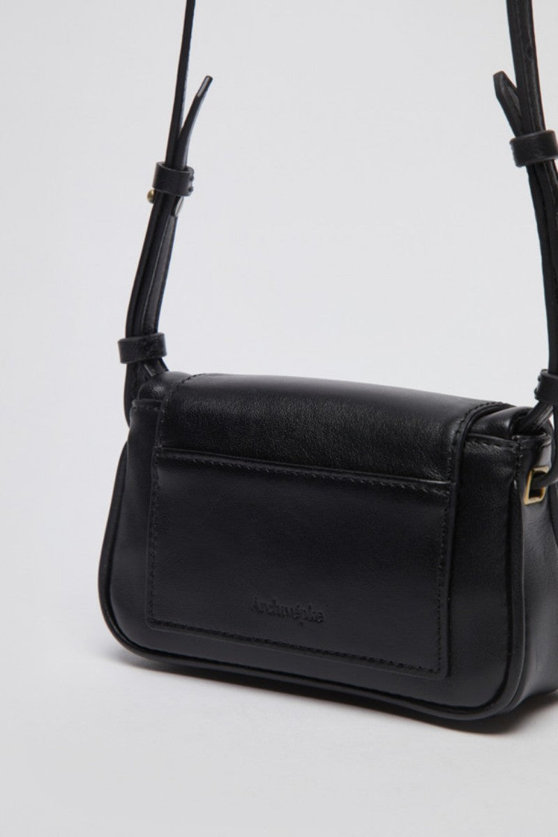 【WE ARE】韓國Archivepke Luv hole mini bag OVBRX25203