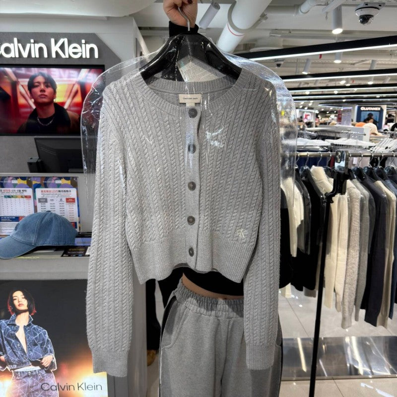 免稅版【WE ARE】韓國Calvin Klein 微短版圓領40%棉羊毛針織衫 J224570