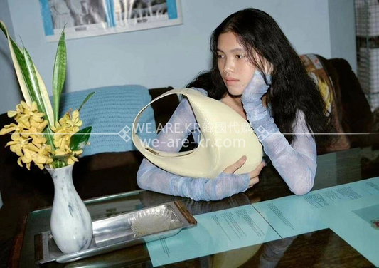 【WE ARE】Korean counter Archivepke purchases wandering dumplings and crescent moon shoulder bags OVBAX24009