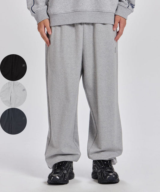 男款【WE ARE】韓國Reebok 刺繡縮口棉褲REPA5FN25