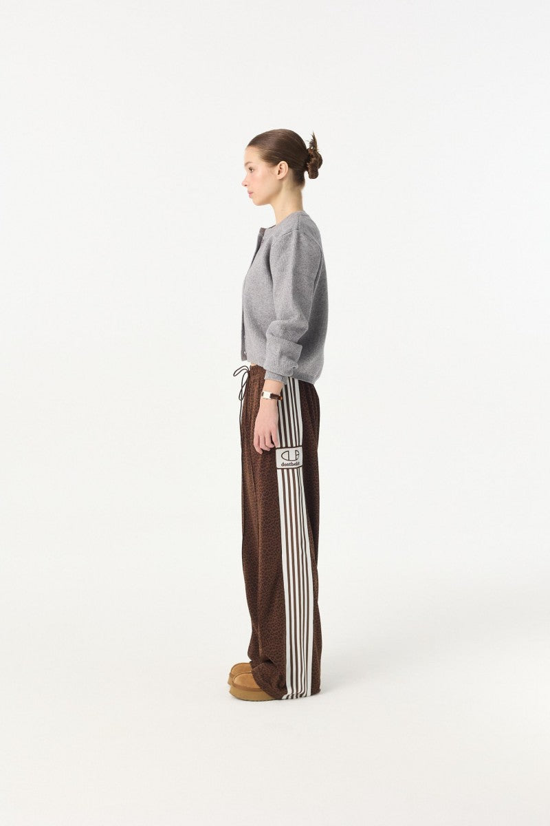 【WE ARE】韓國DONTBELATE 側logo豹紋直筒運動褲