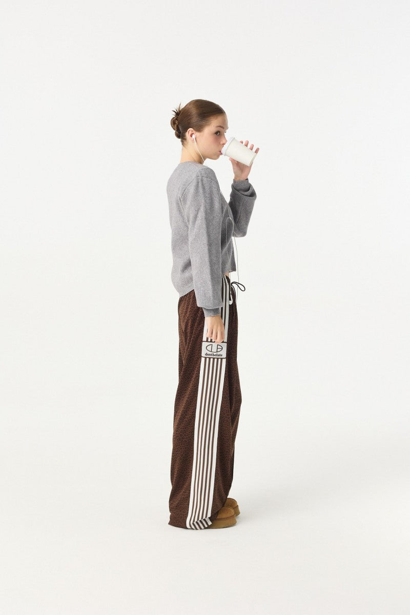 【WE ARE】韓國DONTBELATE 側logo豹紋直筒運動褲