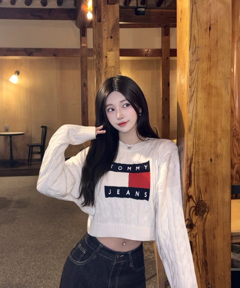 女款【WE ARE】韓國TOMMY JEANS 微短版麻花針織衫  32F6KTO30TWT1