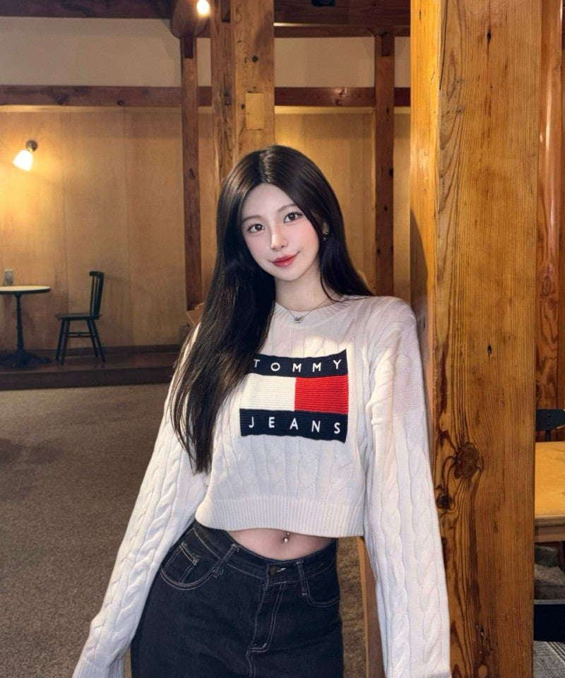 女款【WE ARE】韓國TOMMY JEANS 微短版麻花針織衫  32F6KTO30TWT1