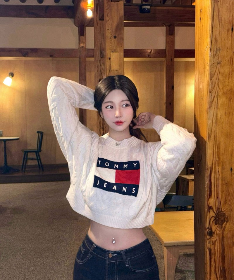 女款【WE ARE】韓國TOMMY JEANS 微短版麻花針織衫  32F6KTO30TWT1