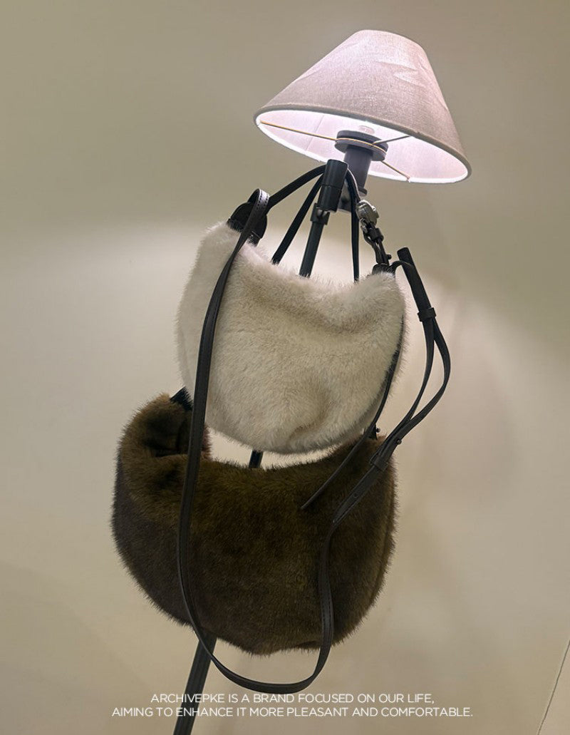 【WE ARE】韓國Archivepke Mini luv moon bag毛絨單肩斜挎包OVBRX25206