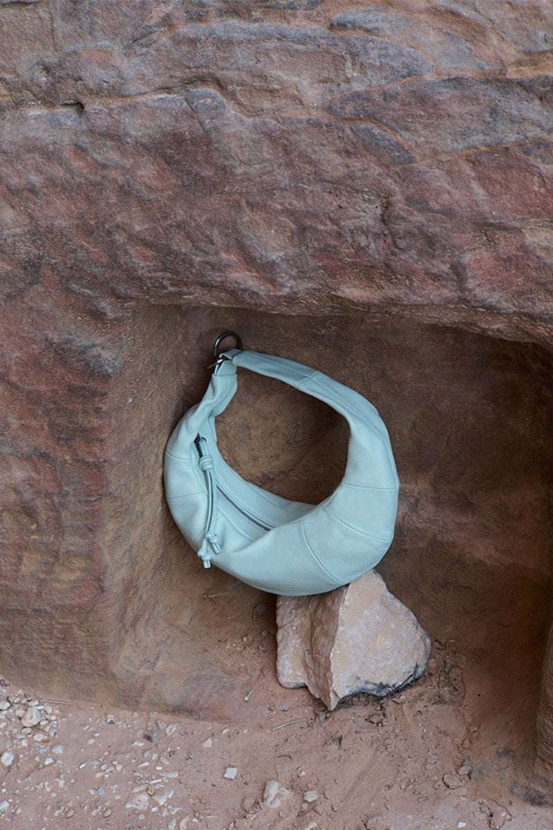 【WE ARE】韓國Archivepke Small fling hobo bag OVBAX26055