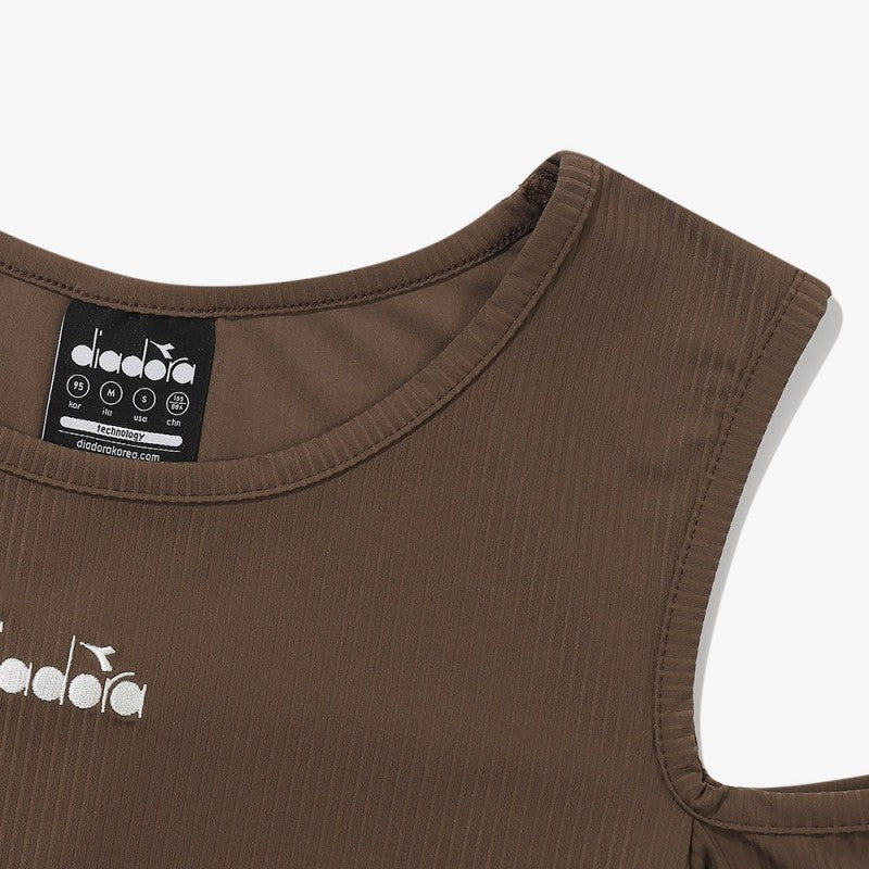 【WE ARE】韓國Diadora 女款露肩下擺不規則上衣  D5322TRL34