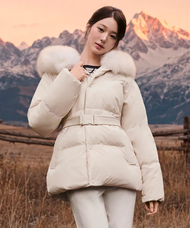 女款【WE ARE】韓國EIDER 毛毛領連帽中長款鵝絨羽絨外套 DWW26558