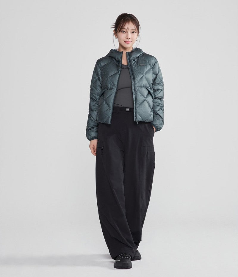 女款【WE ARE】韓國Discovery彎刀工裝褲DWPT45054