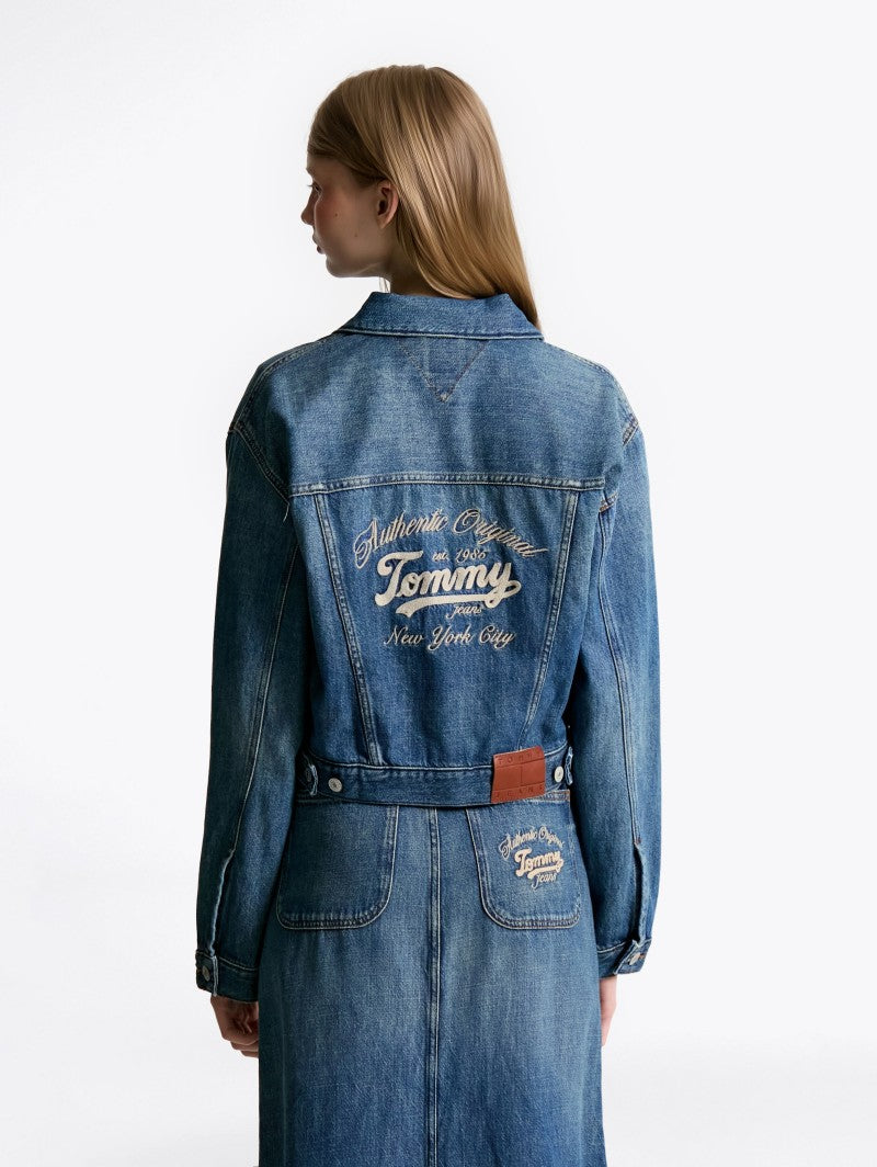 女款【WE ARE】韓國TOMMY JEANS 短版背面刺繡刷舊牛仔外套  T32F6NJC12TWT1