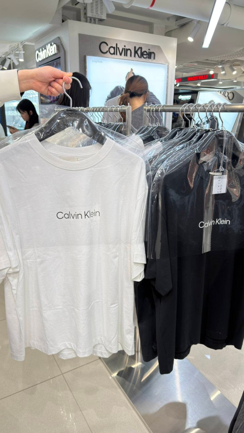 免稅版 劉以豪同款【WE ARE】韓國Calvin Klein 男款膠印短袖T恤 40HM228