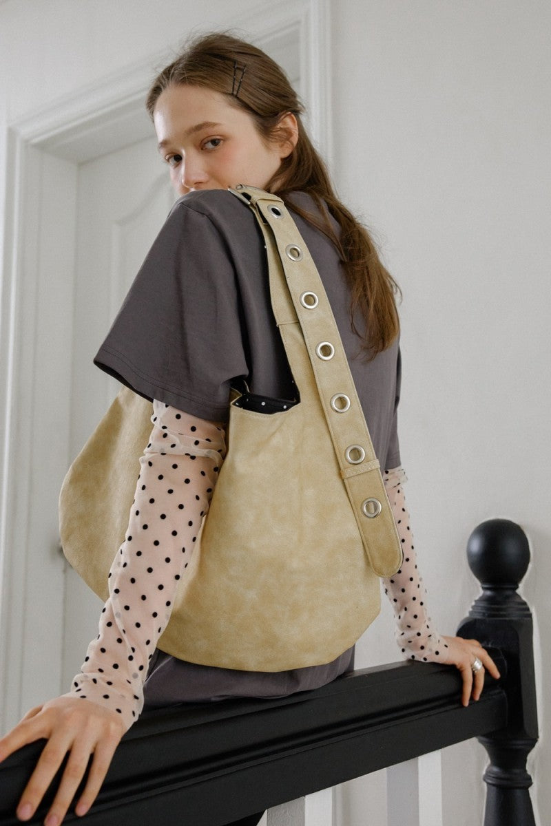 【WE ARE】韓國Leterie時尚單肩包BUCKLEREVERSIBLESHOULDERBAG