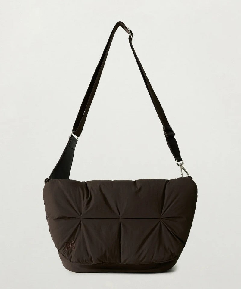 【WE ARE】韓國Satur休閒單肩包SA255UAB22