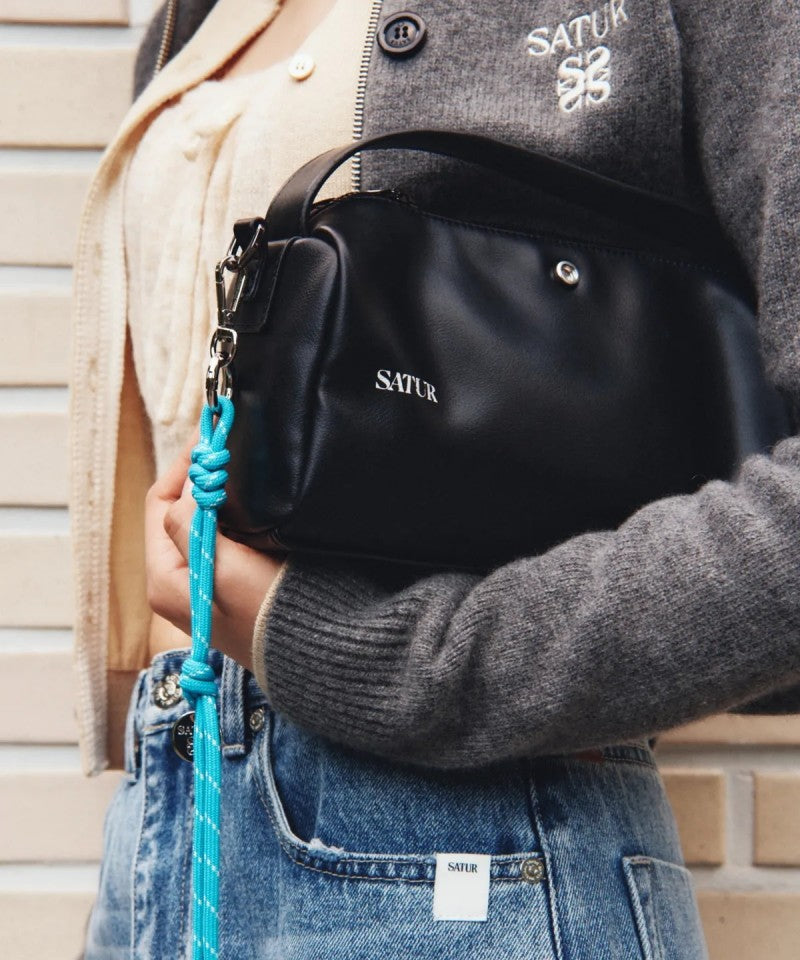 【WE ARE】韓國Satur休閒單肩斜挎包SA255UAB35