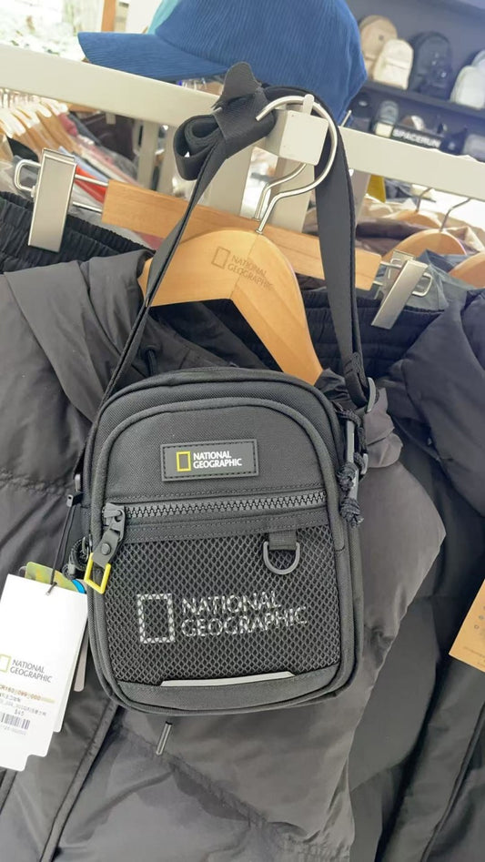 【WE ARE】韓國國家地理單肩斜挎包N265ACR160