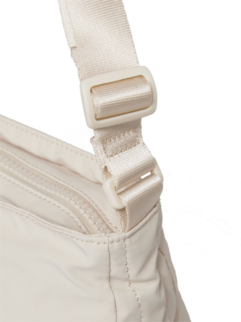 特價款【WE ARE】韓國EIDER單肩斜挎包DWA25B53